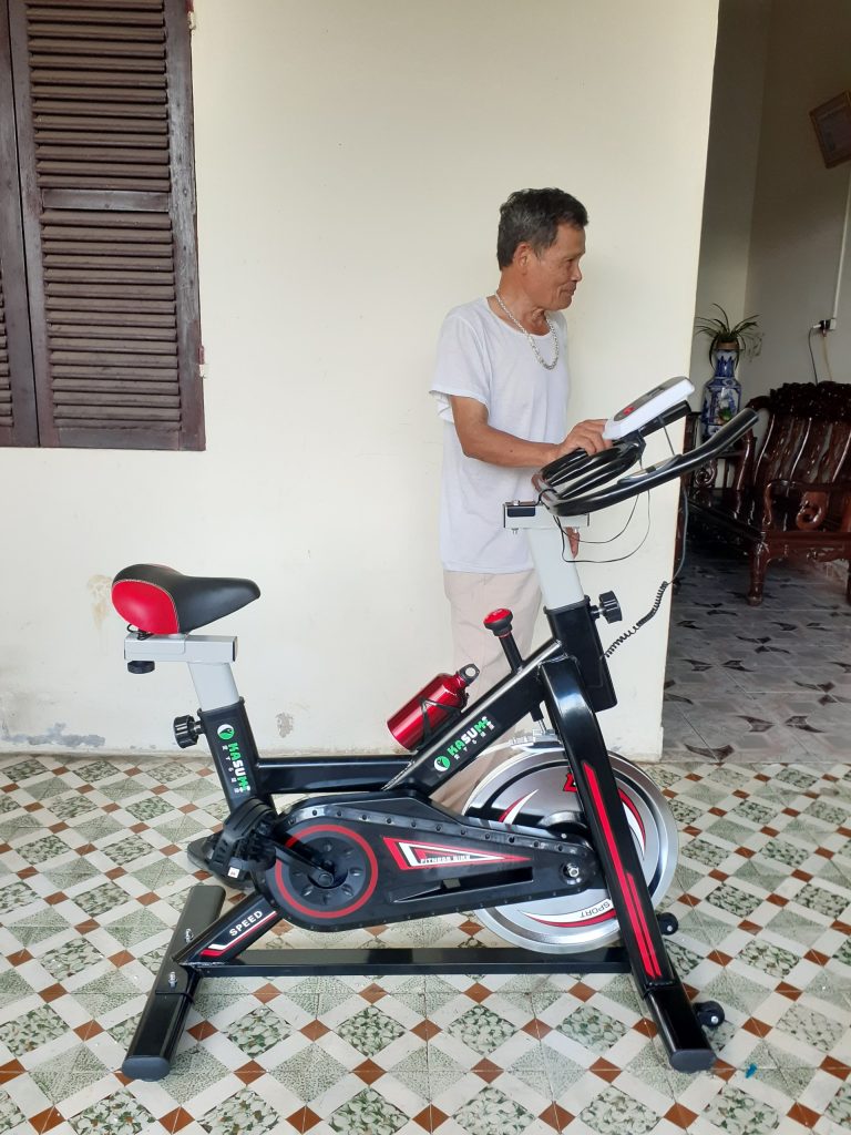 Xe đạp thể thao trong nhà cho người già